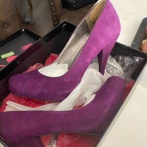 Steve Madden suede pumps